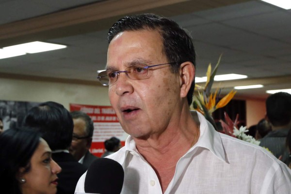 Expresidente Rafael Callejas se entrega a EUA por el Fifagate