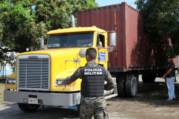 Decomisan contenedor con mercadería por supuesta evasión fiscal en San Pedro Sula