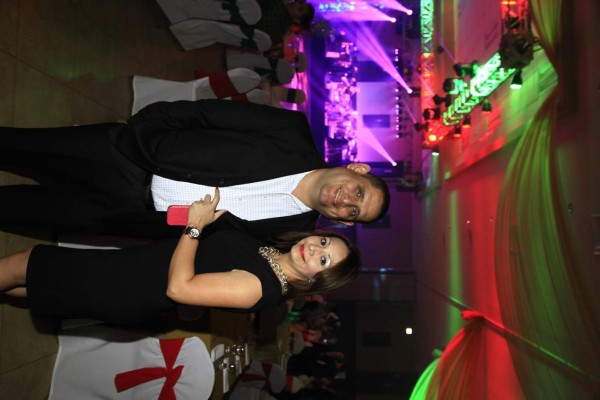 Grupo Elektra festeja su gran noche navideña