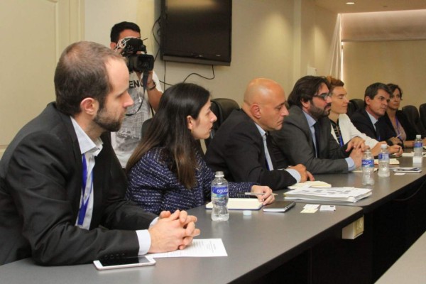 Europeos tendrán unos 100 observadores el 26 de noviembre