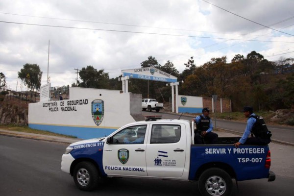 Crearán unidad de seguimiento a oficiales separados de la Policía