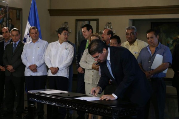 Oficializan aumento de salario mínimo en Honduras