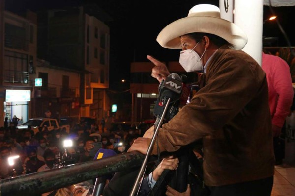El ultraizquierdista Pedro Castillo se consolida como ganador de elecciones en Perú