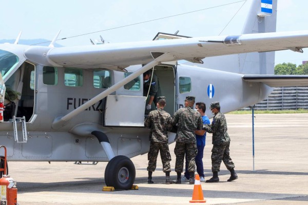 Investigan falla mecánica en accidente de avioneta en Roatán