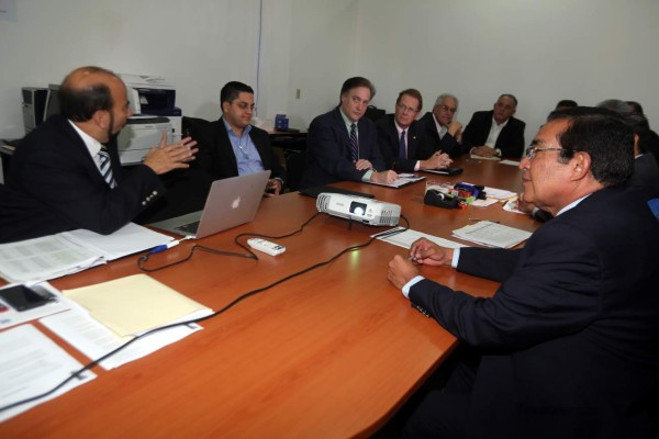 Embajador James Nealon conoce proceso de elección de la nueva Corte Suprema de Justicia