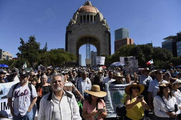 AMLO confía en que FF AA ayude a resolver inseguridad