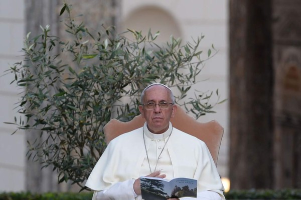 Papa insta ante Abás y Peres a 'derribar los muros de enemistad'