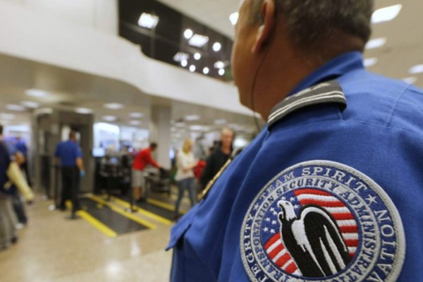 Detienen a 23 empleados del Aeropuerto de San Juan por traficar miles kilos de coca  