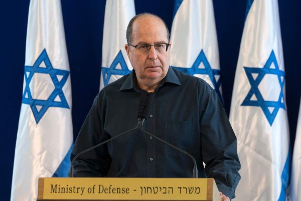 Renuncia ministro de defensa de Israel