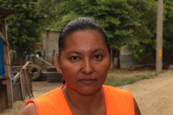 Construyen gavión con llantas viejas: protegen sus casas y ganan dinero