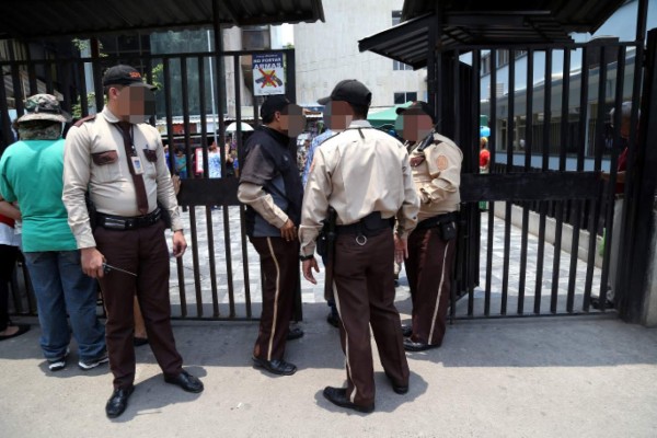 Bajo dudosa urgencia, IHSS contrató seguridad privada