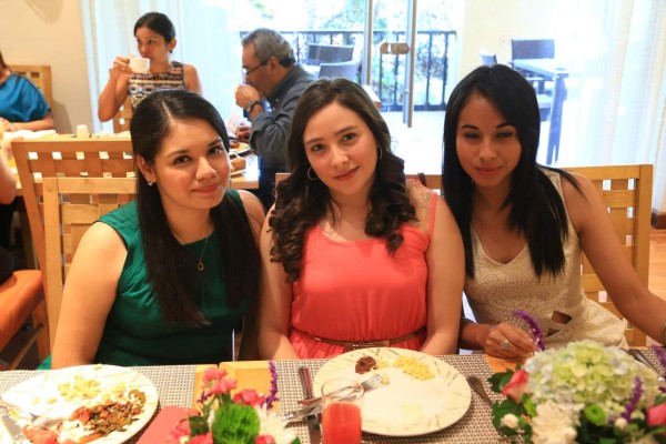 Ruth, Wendy y Clarissa Tábora.