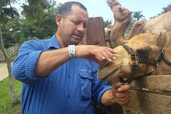 Taxista hondureño salva la vida de sus hijos pero muere en incendio