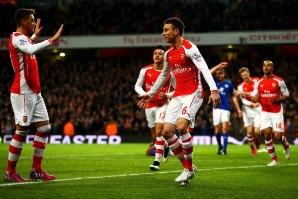 Arsenal se deshace del Leicester y asciende al cuarto puesto