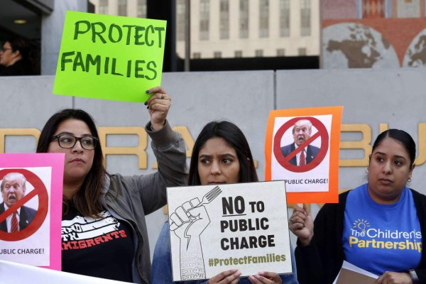 Inmigrantes en vilo en EEUU tras bloqueo de regla sobre carga pública