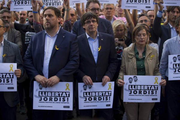 Acusan a Rajoy de perpetrar un golpe de Estado en Cataluña
