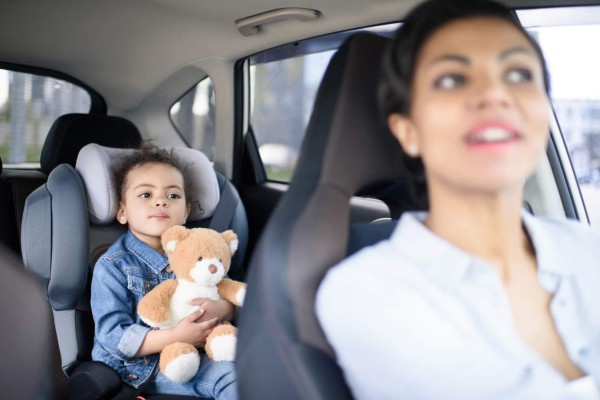 Los pediatras cambian las directrices sobre los asientos para coche de los niños