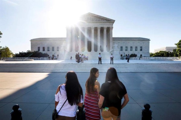 Trump celebra veto migratorio como una 'victoria para la seguridad' de EUA