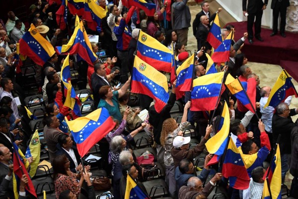 Tribunal Supremo de Venezuela ordena enjuiciar a tres diputados opositores