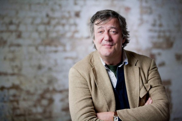 Stephen Fry habla públicamente de su experiencia con el cáncer