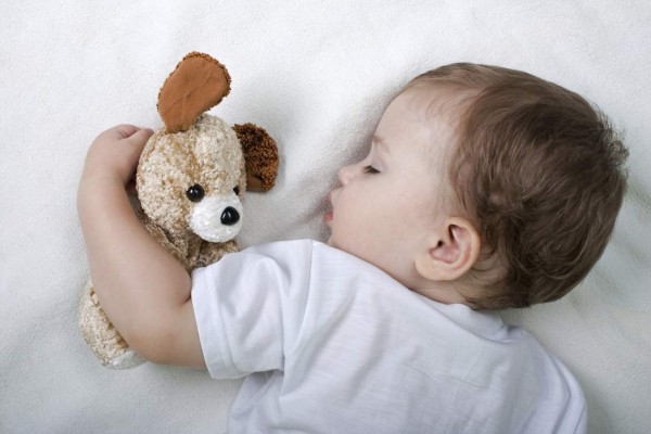 Dormir en el sofá puede ser letal para los bebés