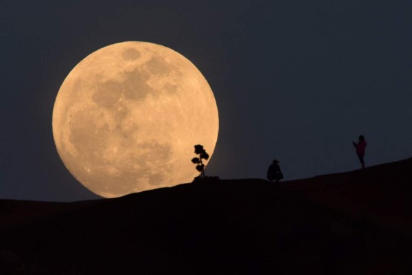 EN VIVO: El eclipse y la superluna 'de sangre” en su máximo esplendor