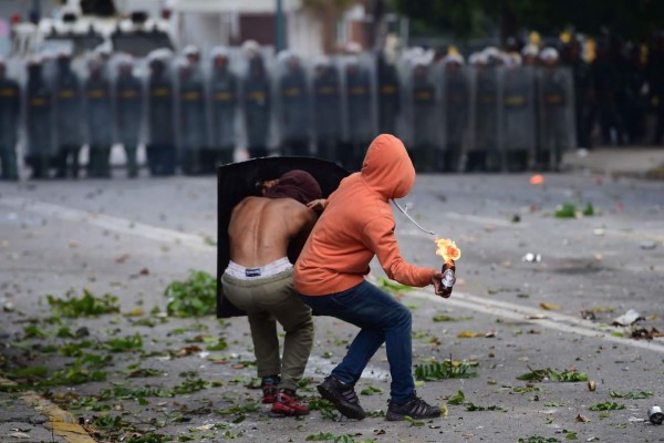 Disturbios y muerte en paro de 48 horas en Venezuela