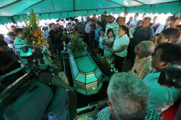 Entierran restos del dirigente de taxis Óscar Castillo