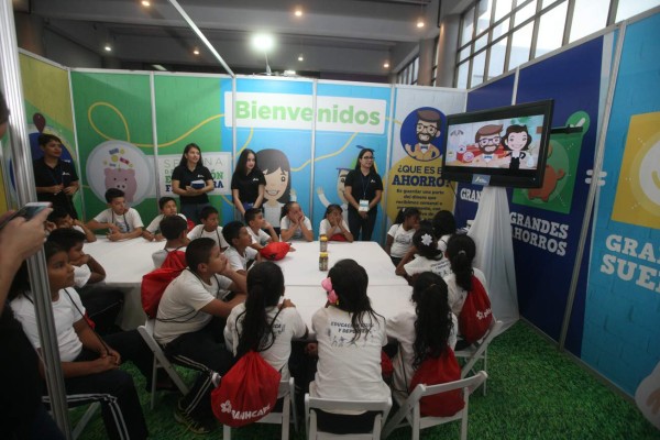 Con éxito inicia jornada financiera