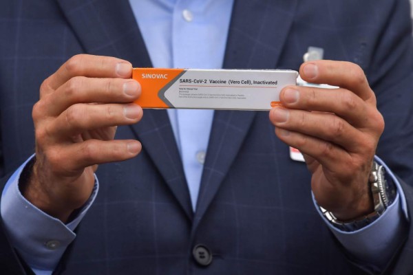 OMS advierte que los ricos pueden 'pisotear' a los pobres por la vacuna