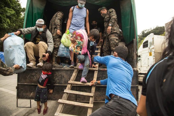 Más de 160 migrantes hondureños de caravana han retornado desde Guatemala