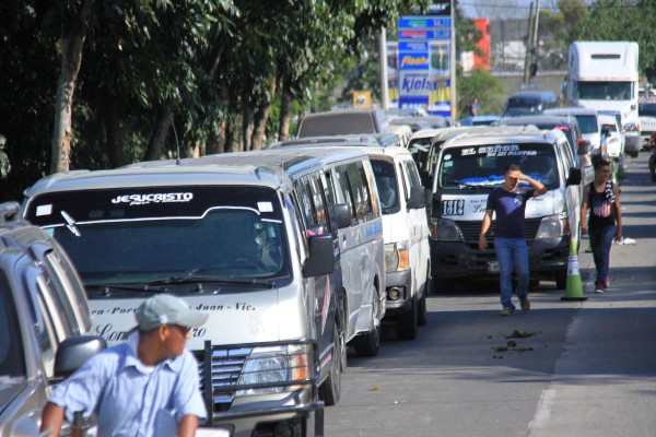 Transportistas protestan por muertes de compañeros