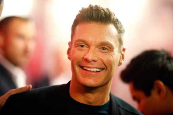 Actrices evitan Ryan Seacrest en la alfombra de los premios Óscar