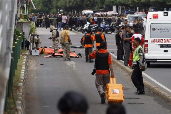 Terrorista explota y deja siete muertos en Indonesia 