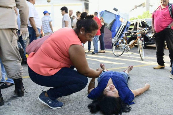 Accidente entre rapidito y camión deja cinco pasajeros heridos en San Pedro Sula