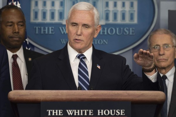 Mike Pence se hará prueba de coronavirus después de que un colaborador diera positivo