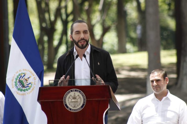 No soy maje: Bukele responde a críticas por su 'excesivo' número de guardaespaldas