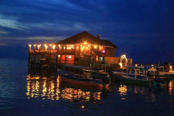 Con paquetes turísticos a bajo costo buscan atraer a visitantes a Roatán