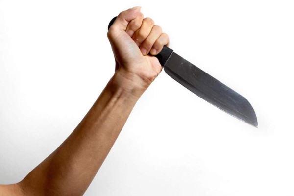 Una mujer india corta el pene de un vecino que la acosaba