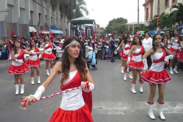 Estudiantes de San Pedro Sula, ovacionados por sus acrobacias