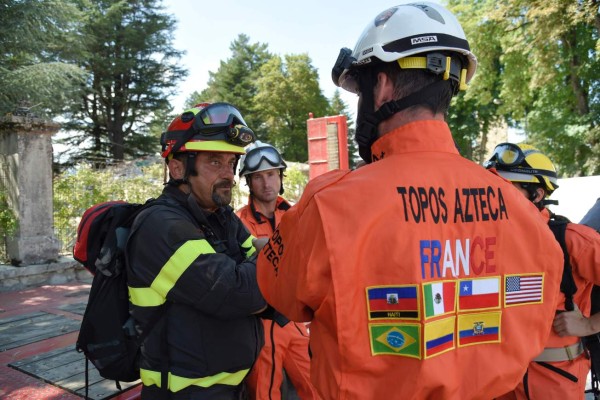 Los 'ángeles' que ayudaron a rescatistas en Italia