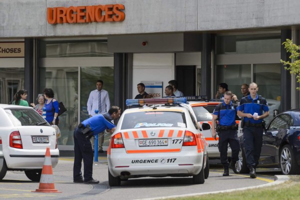 John Kerry se rompe una pierna en accidente de bicicleta