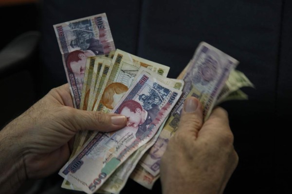 La devaluación le asesta nuevo golpe al lempira