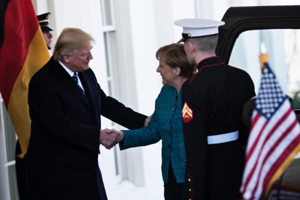 Donald Trump recibe a Merkel en la Casa Blanca