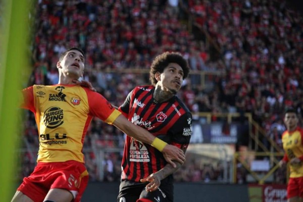 Lamentable: muere la abuela de Henry Figueroa mientras él jugaba la final en Costa Rica