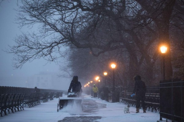 Ciclón bomba paraliza gran parte de la costa Este de EEUU