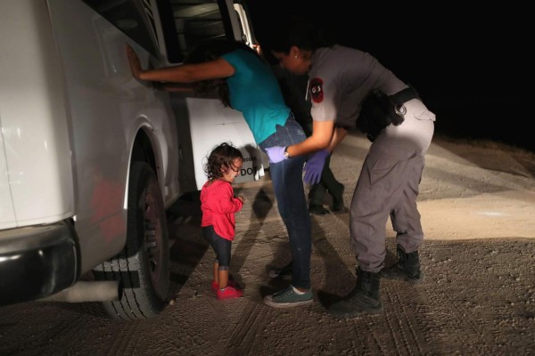 'Welcome to America”: portada de revista Time destaca a niña hondureña en la frontera de EEUU  
