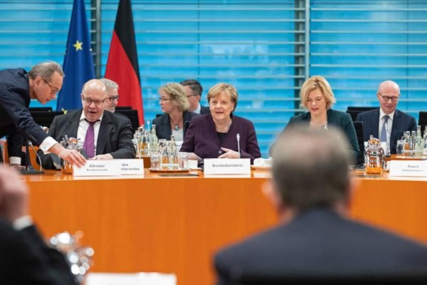 Merkel pide 'trato justo' para todos los actores de la cadena alimentaria