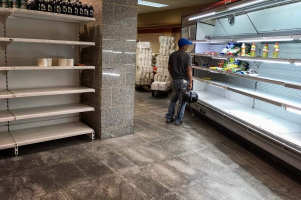 Escasez e incertidumbre deja en Venezuela plan económico de Maduro