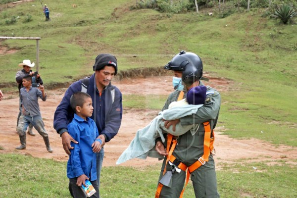 Seis horas estuvieron soterrados hermanitos en Gracias, Lempira